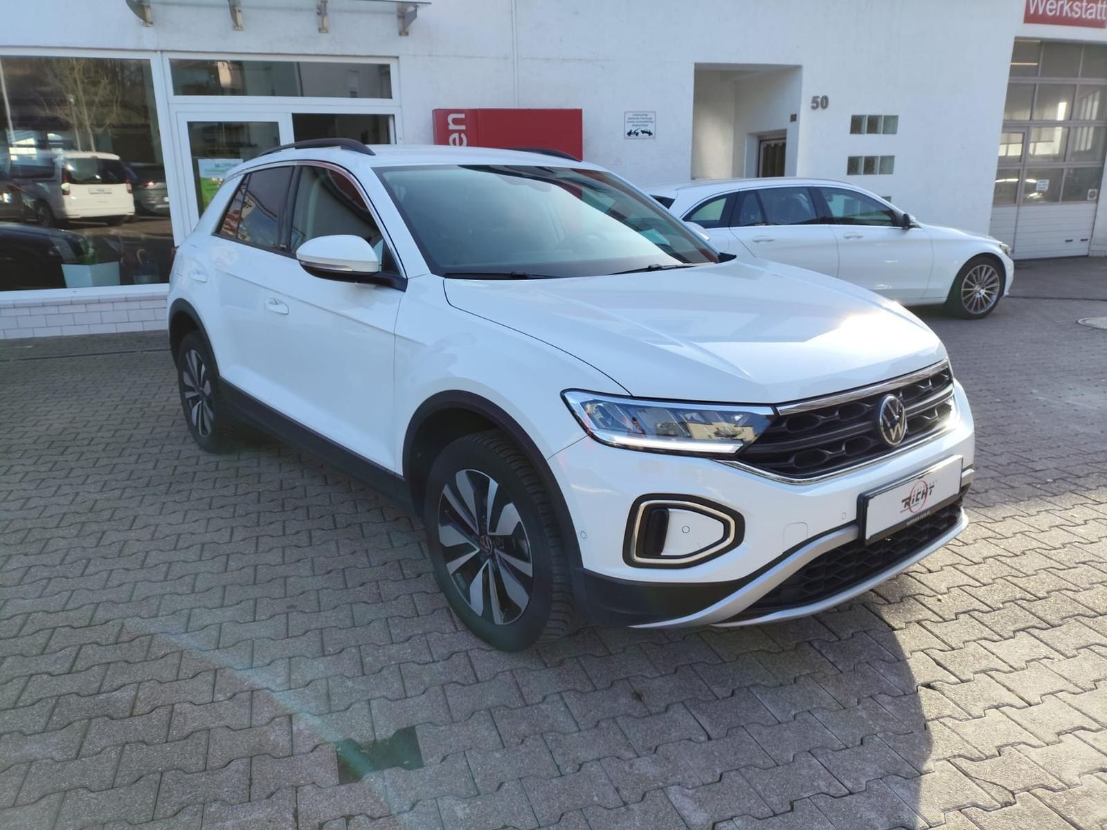 Volkswagen T-Roc 1.0 TSI Move - Samsaru's Car Outlet