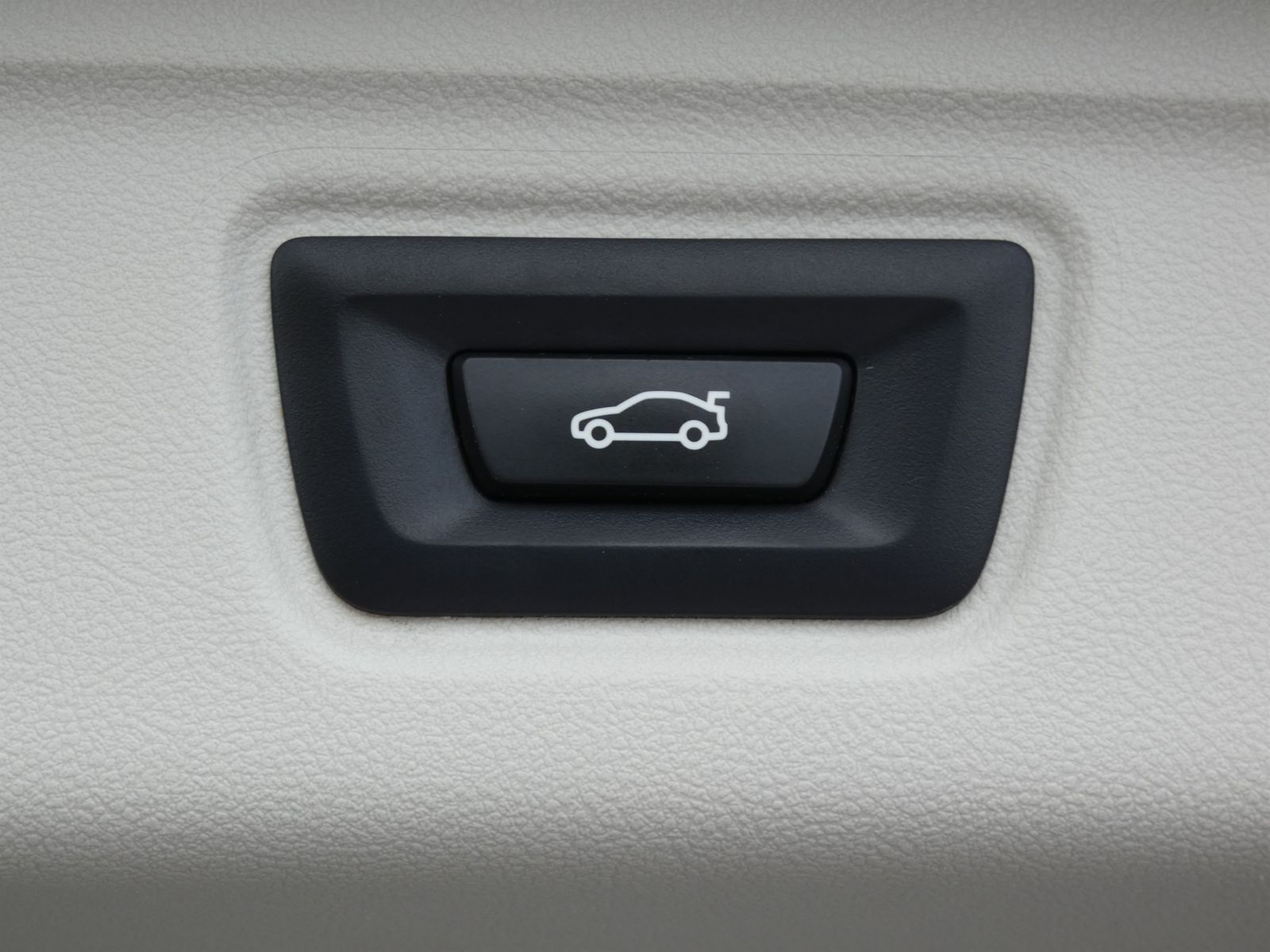 BMW 318d Touring Advantage - Samsaru's Car Outlet