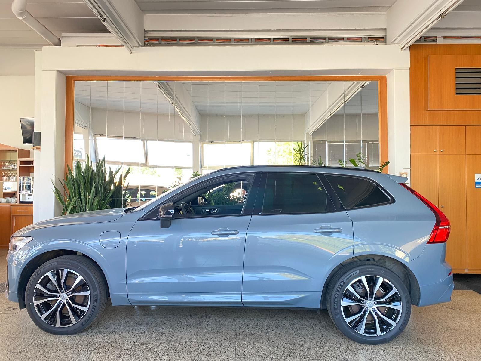 Volvo XC60 T8 Recharge Plug-In Hybrid AWD R Design