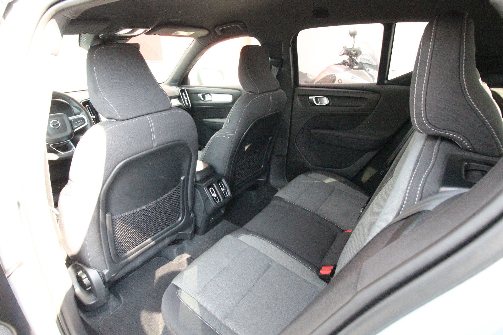 Volvo XC40 Core B3 - Samsaru's Car Outlet