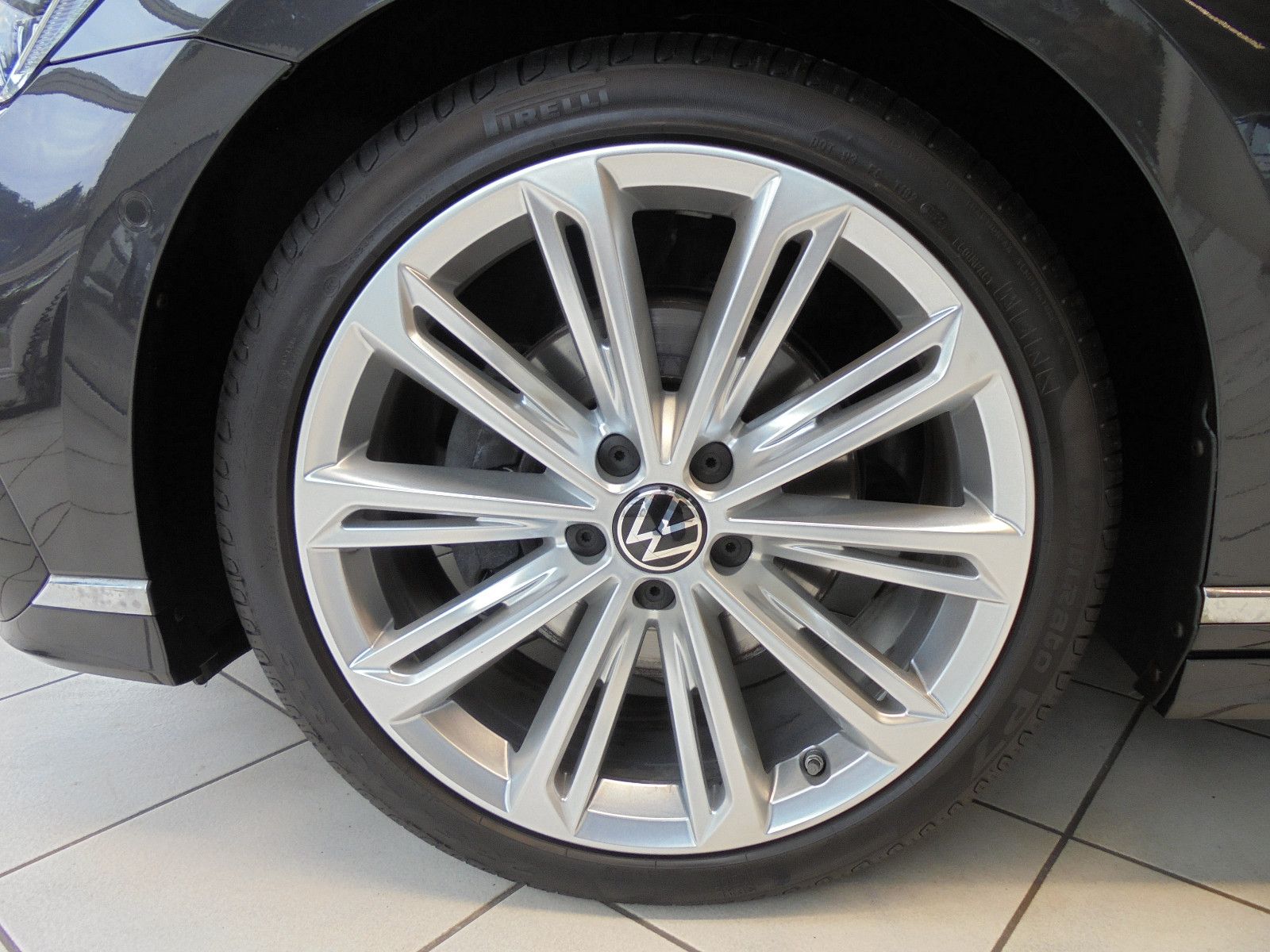 Volkswagen Passat Var Elegance/DSG/RLineEx/Pano/NaviPro/AHK
