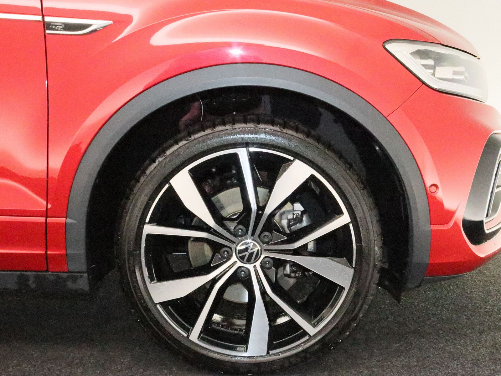 Volkswagen T-Roc 1.5 TSI R-Line - Samsaru's Car Outlet