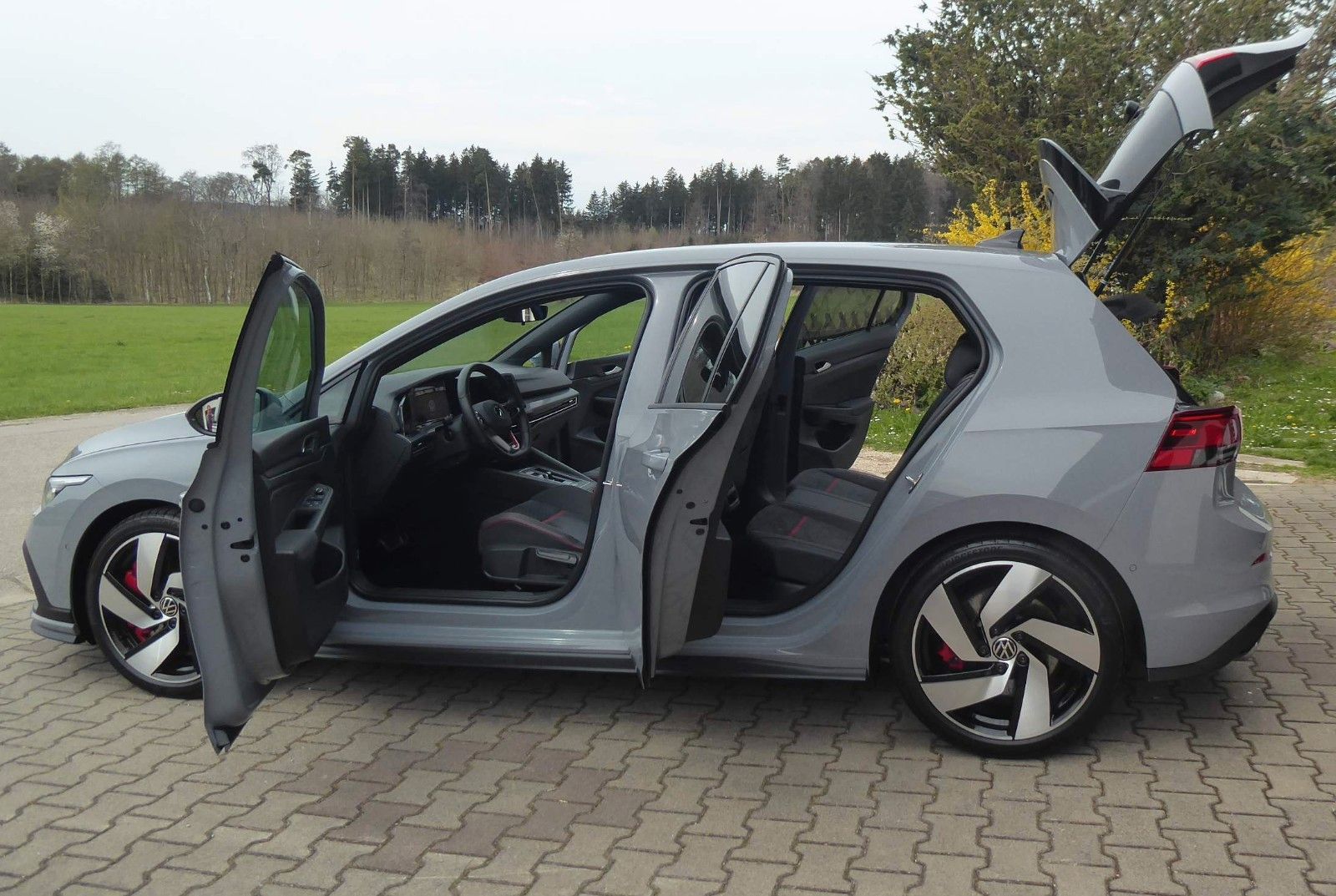 Volkswagen Golf VIII GTI Clubsport - Samsaru's Car Outlet