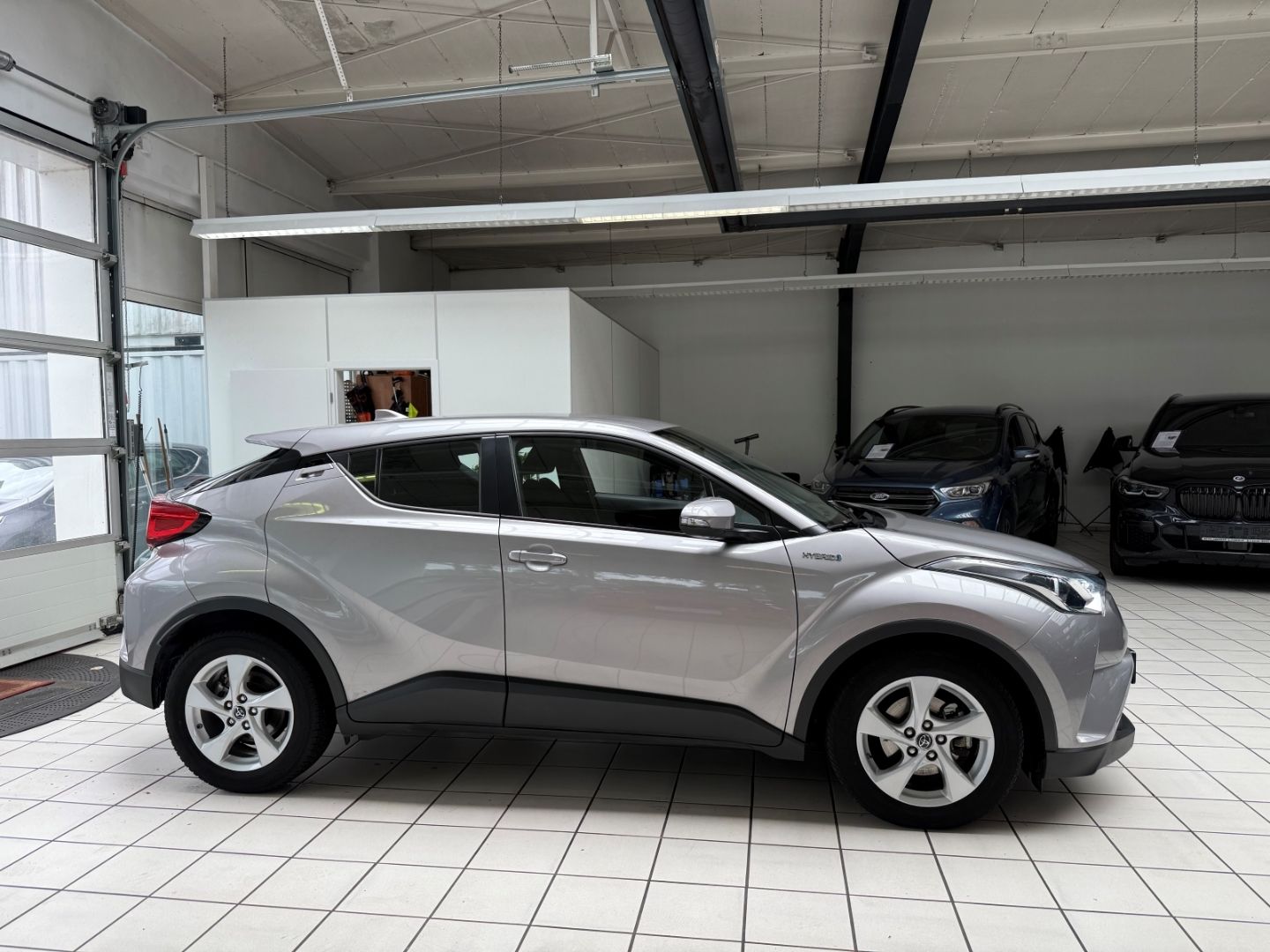 Toyota C-HR Hybrid Flow 1.8 - Samsaru's Car Outlet