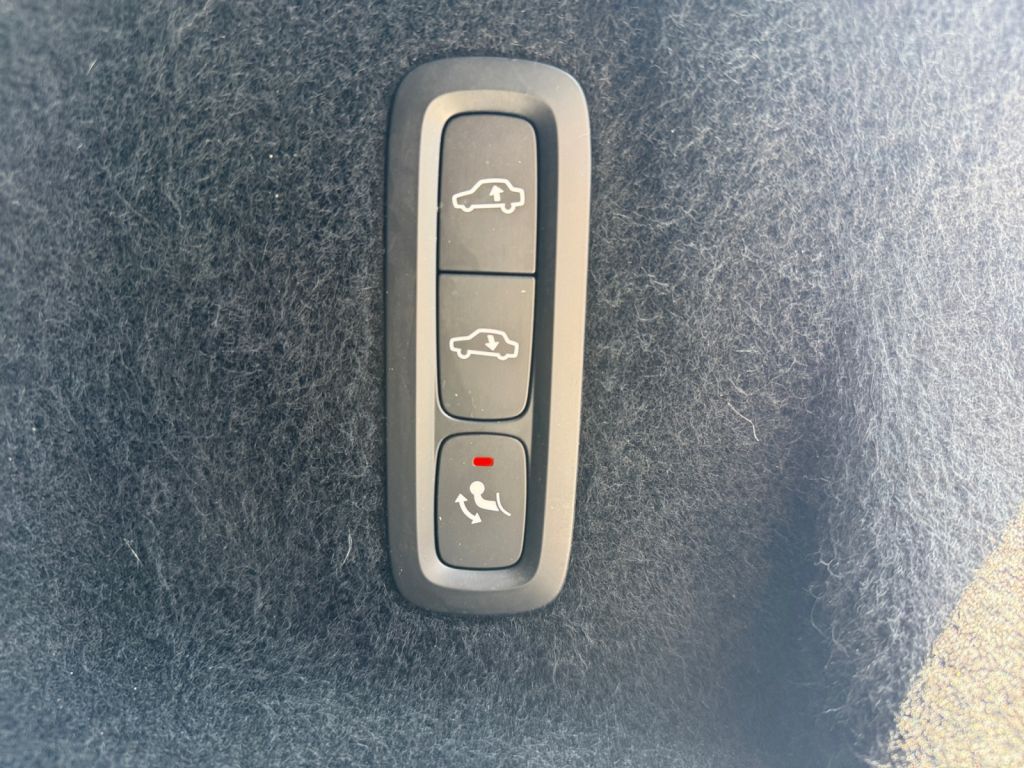 Volvo XC60 T6 AWD Recharge Plus Bright Luftfahrwerk AH