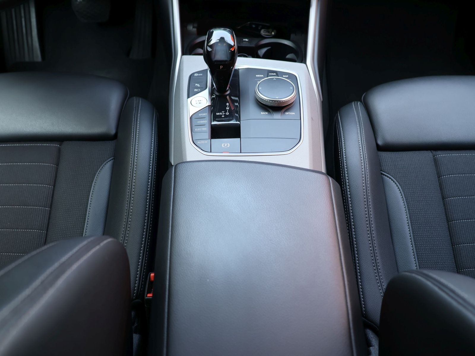 BMW 330 e Touring Advantage - Samsaru's Car Outlet