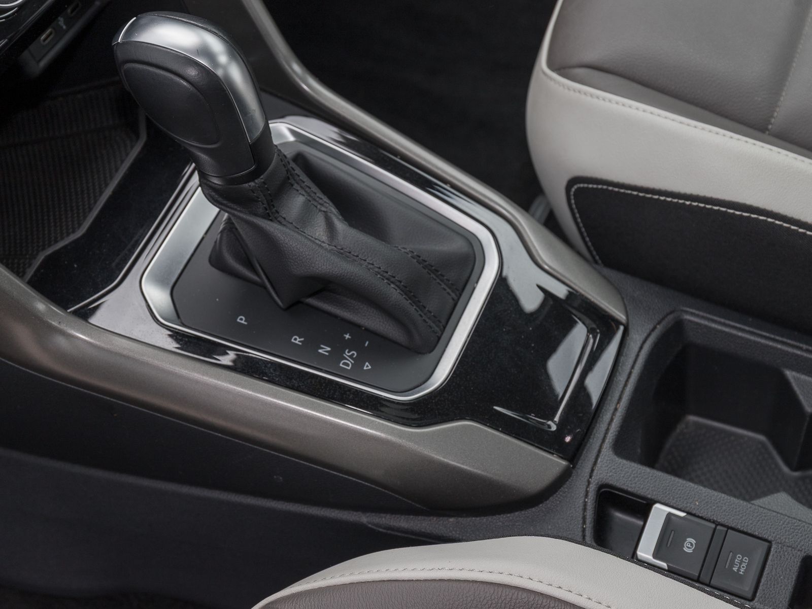Volkswagen T-Roc 1.5 TSI DSG STYLE - Samsaru's Car Outlet