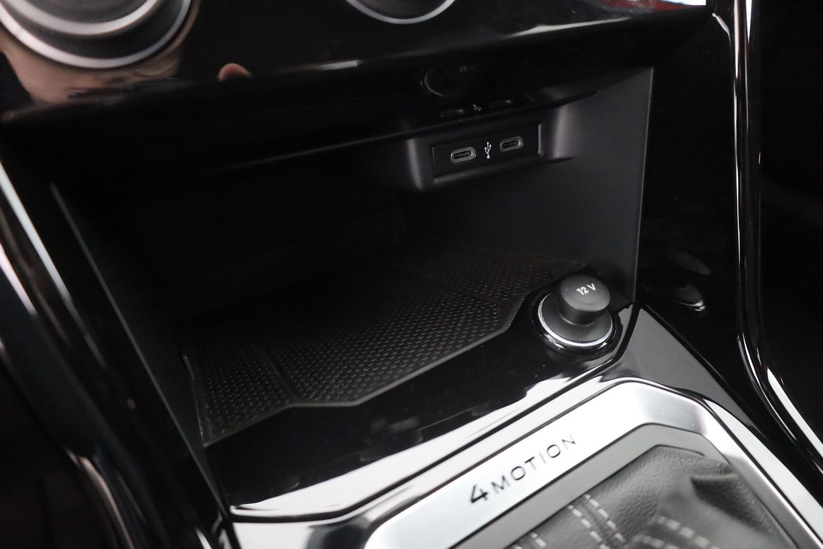Volkswagen T-Roc 2.0 TSI R 4Motion - Samsaru's Car Outlet