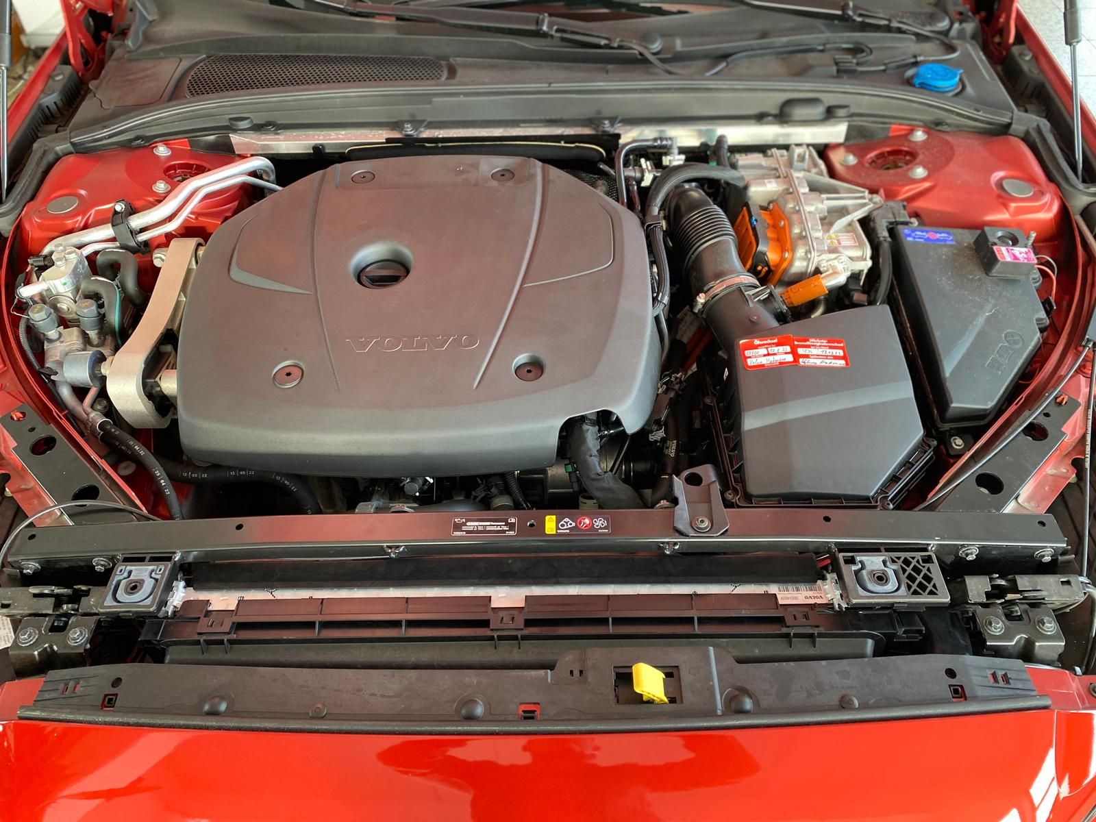 Volvo V60 Kombi T6 Plug-In Hybrid AWD Plus Bright