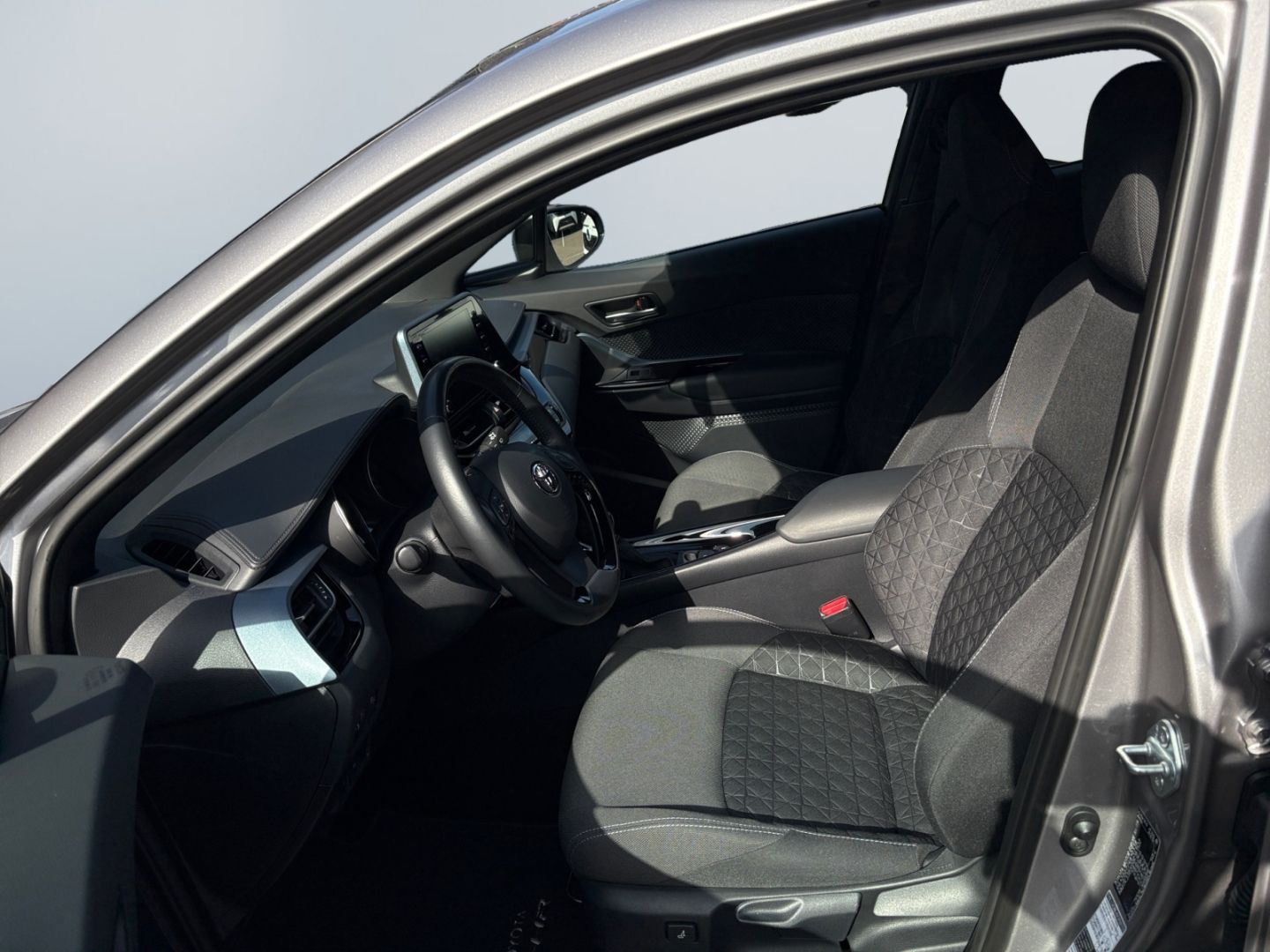 Toyota C-HR 1.8 Hybrid Team - Samsaru's Car Outlet