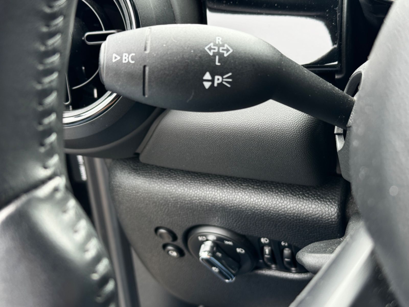 MINI Cooper - Samsaru's Car Outlet