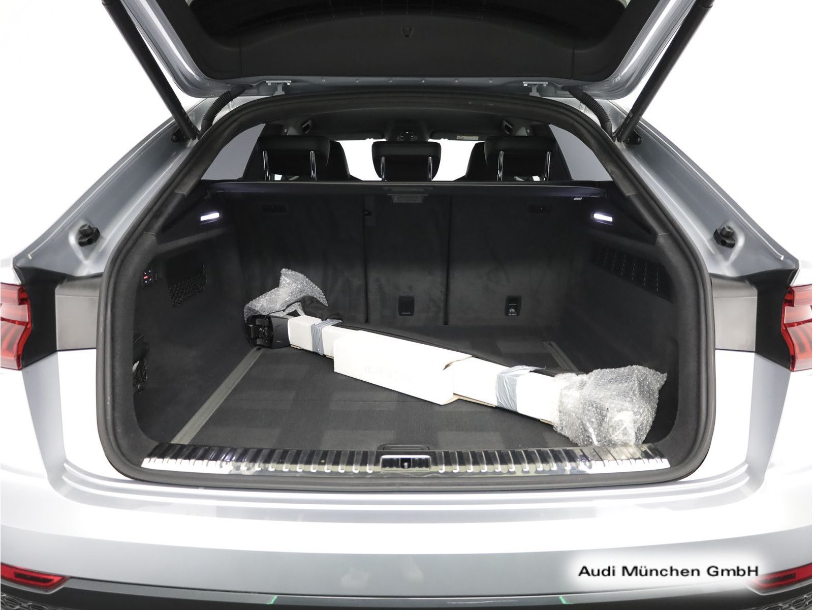 Audi RS Q8 Dynamik+/Keramik/Carbon/StdHzg/AHK/B&O
