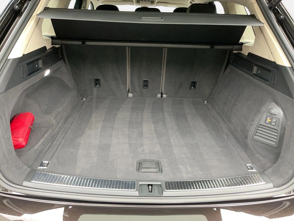 Volkswagen Touareg 3.0 TDI 4Motion tiptronic - Samsaru's Car Outlet