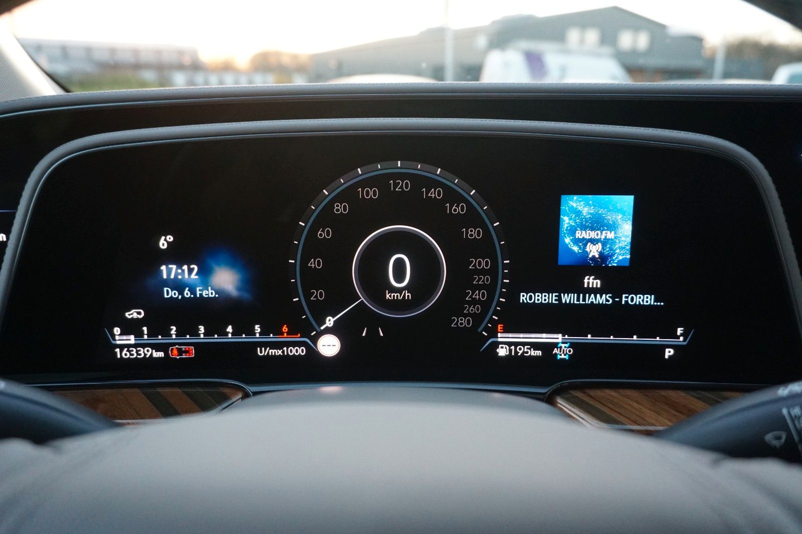 Cadillac Escalade Platinum ESV 6.2l V8 7-Si*LED*HUD*MWST