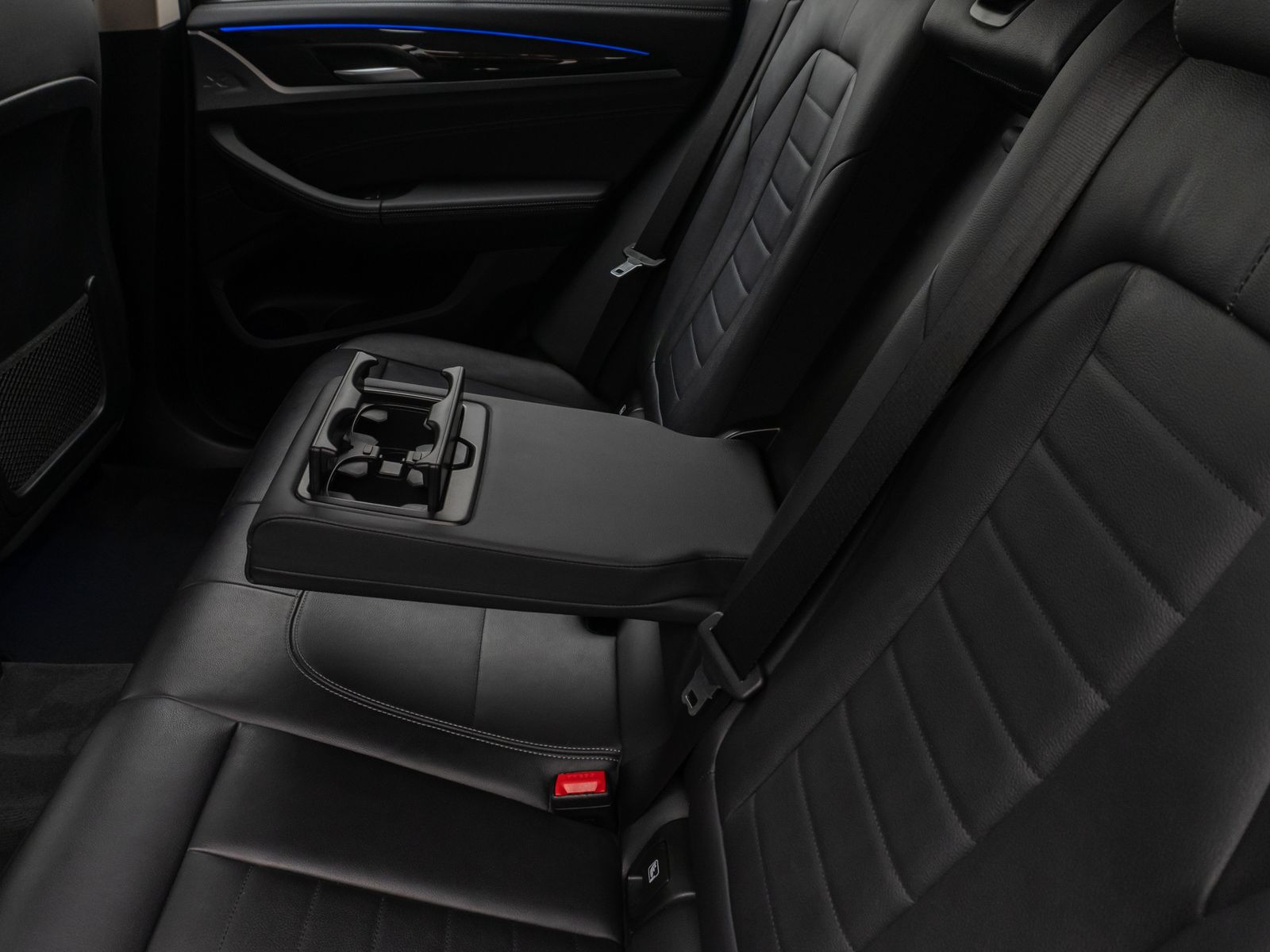 BMW X3 xD30d LuxuryLine - Samsaru's Car Outlet