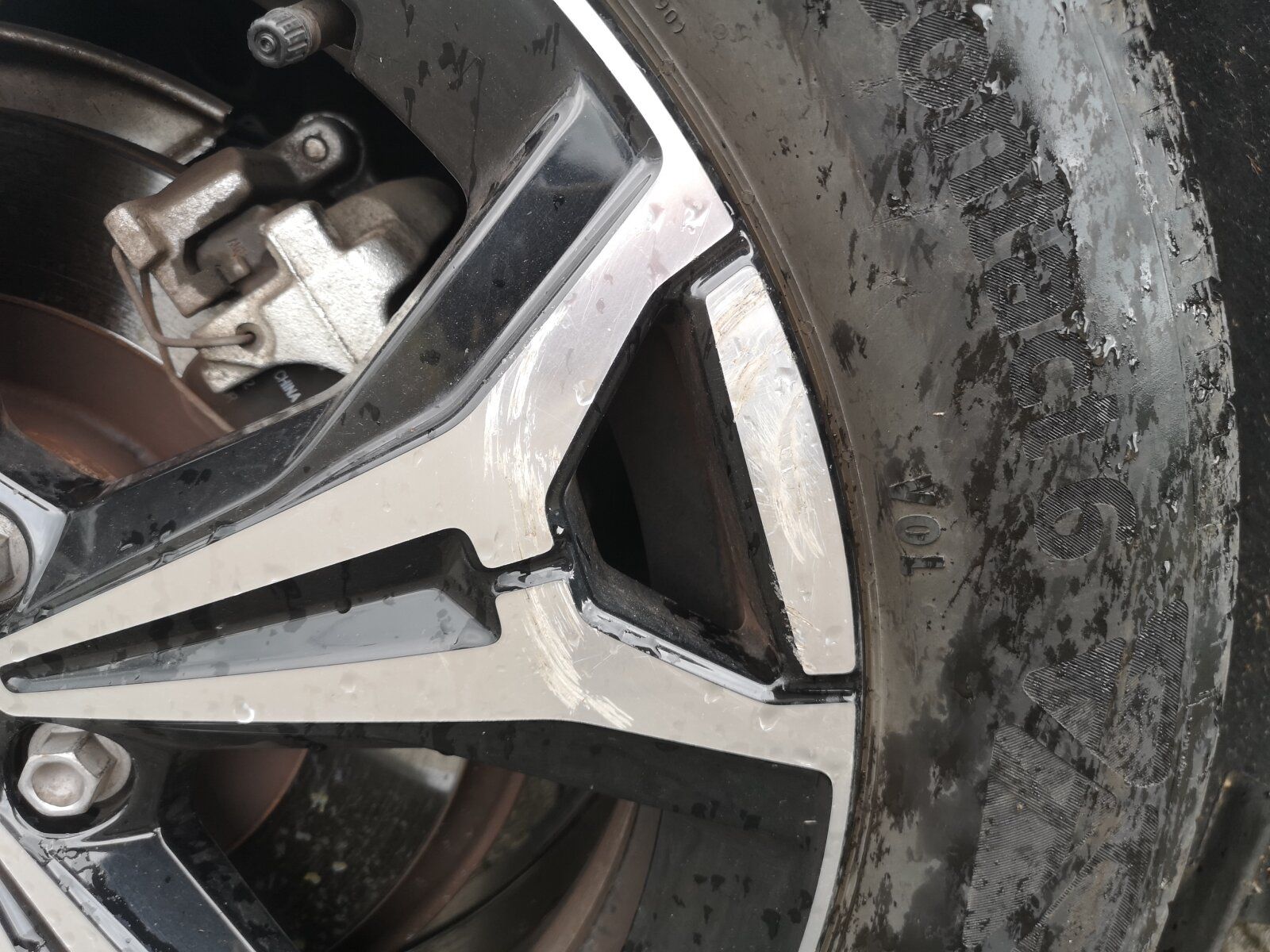Volvo XC60 Recharge T6 Inscription - Samsaru's Car Outlet