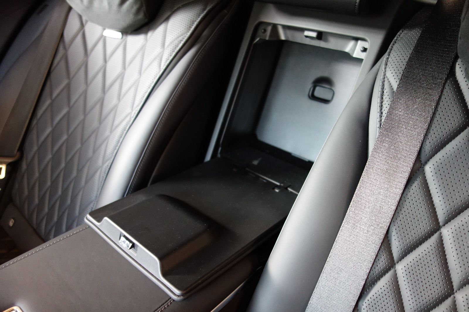 Mercedes-Benz S 400 d 4Matic AMG Line Maybach - Samsaru's Car Outlet