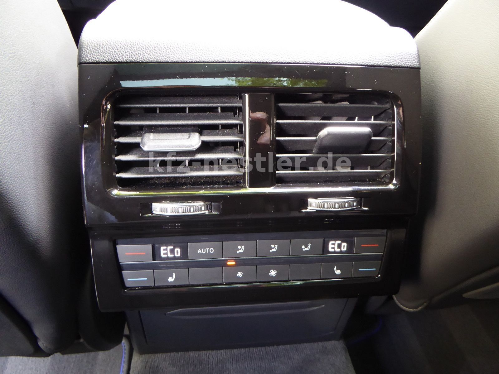 Volkswagen Touareg R eHybrid Pano/21"/AHK/HUD/Dynaudio/ACC