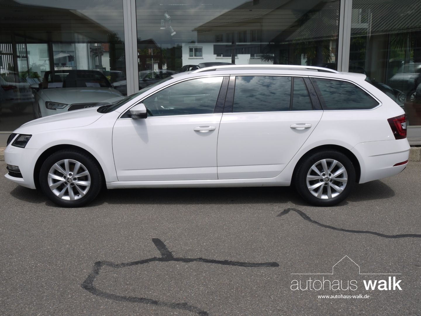 Skoda Octavia Combi 1.5 TSI DSG Style - Samsaru's Car Outlet