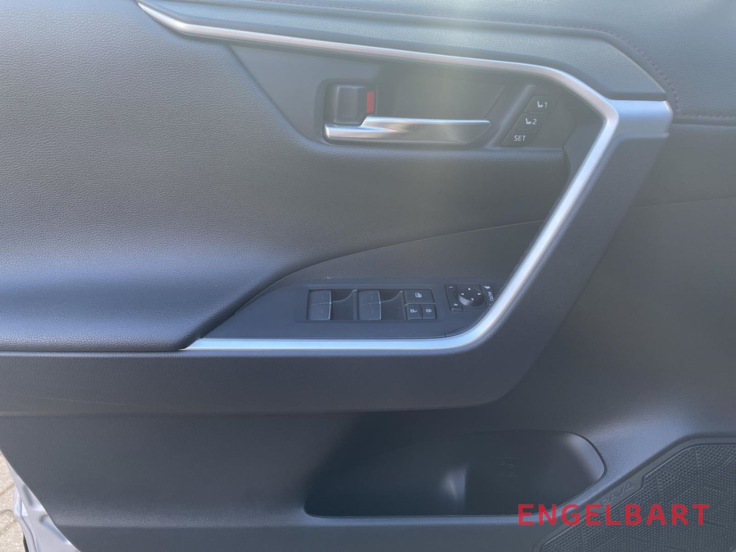 Toyota RAV 4 2.5 Plug-in Hybrid 4x4 Style+Technik - Samsaru's Car Outlet