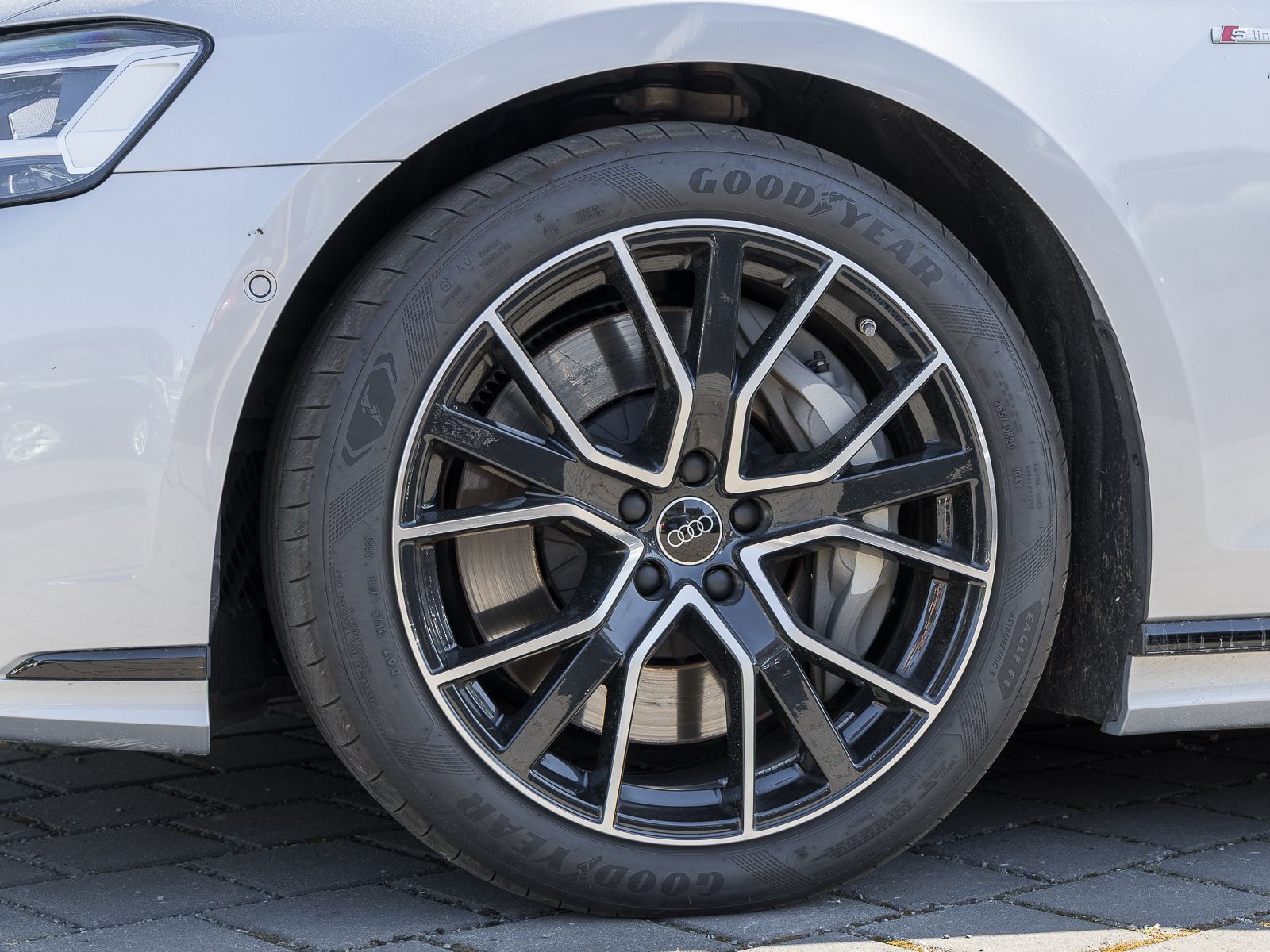 Audi A8 60 TFSIe Q NP163 - Samsaru's Car Outlet