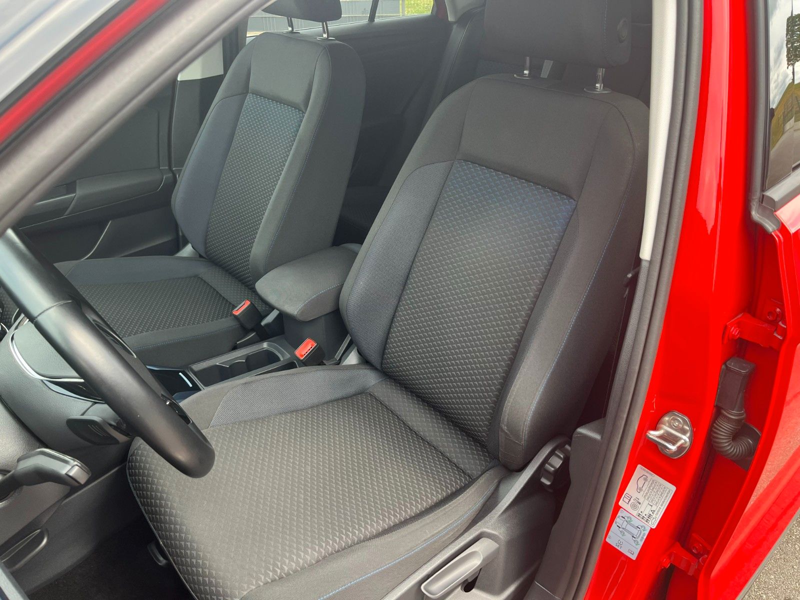 Volkswagen T-Roc 1.5 TSI DSG UNITED - Samsaru's Car Outlet