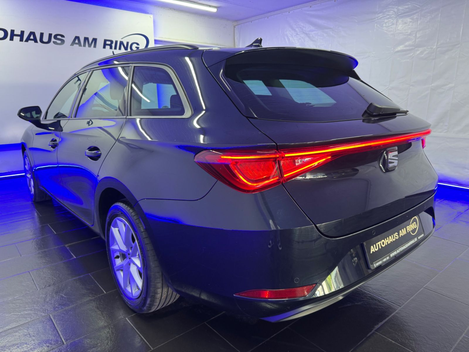Seat Leon Sportstourer Style Aut - Samsaru's Car Outlet