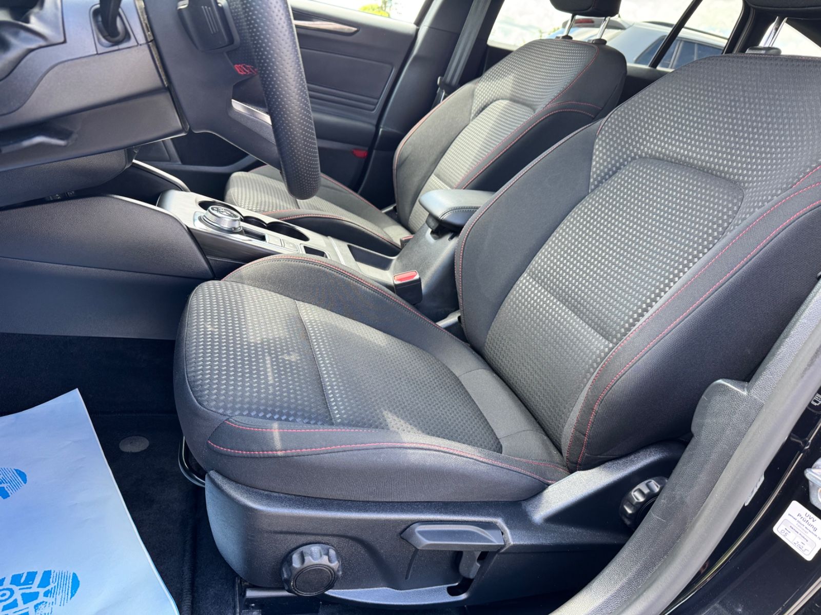 Ford Focus Turnier ST-Line* LED* CAM* AHK*