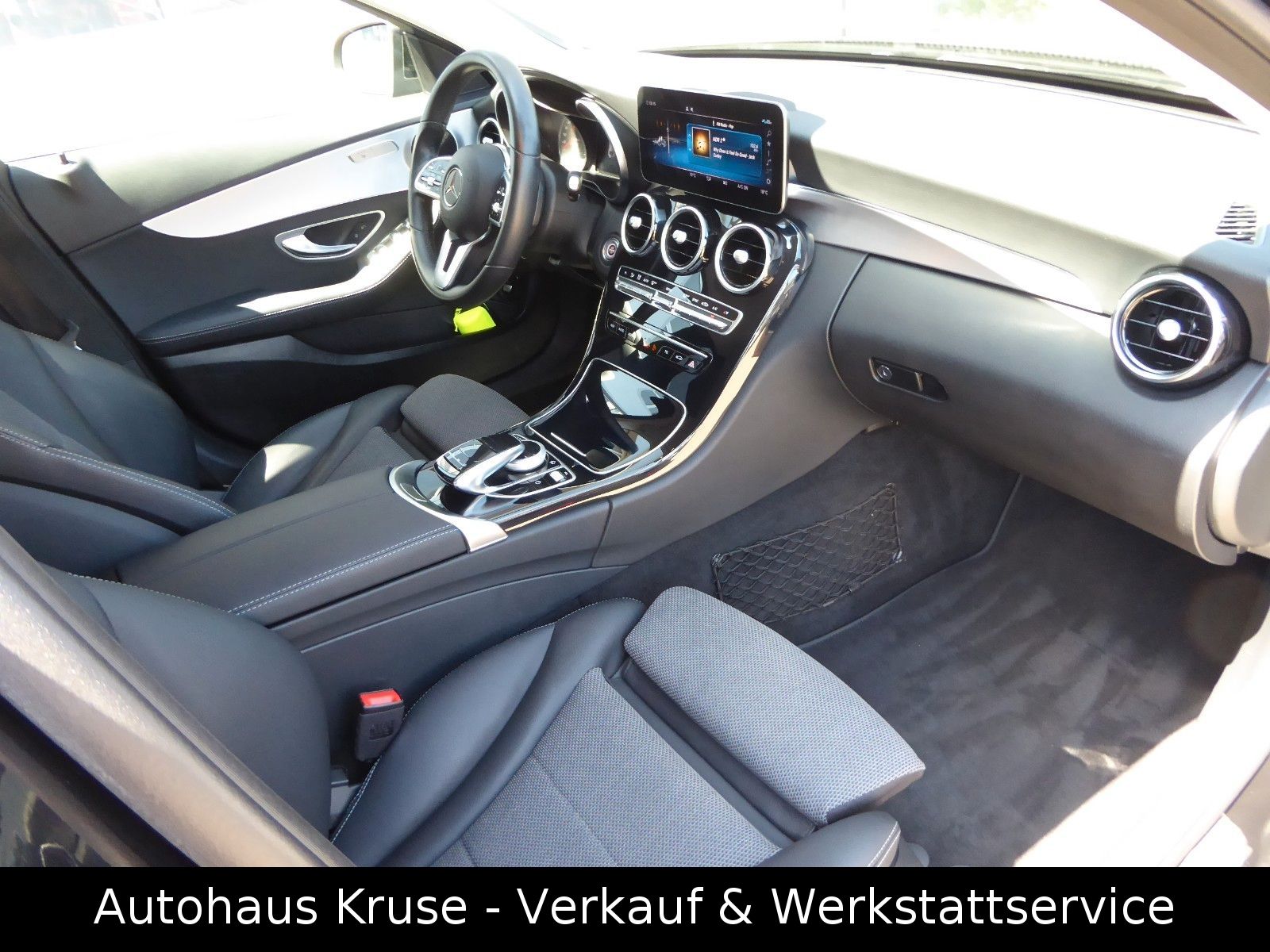 Mercedes-Benz C 200 - Samsaru's Car Outlet