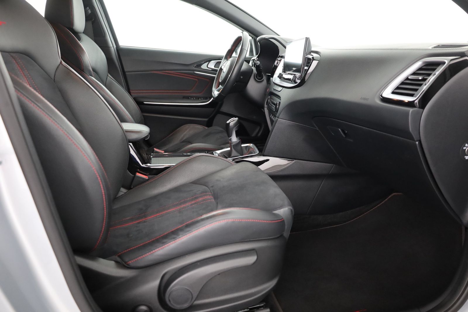 Kia ProCeed 1.6 T-GDI GT - Samsaru's Car Outlet