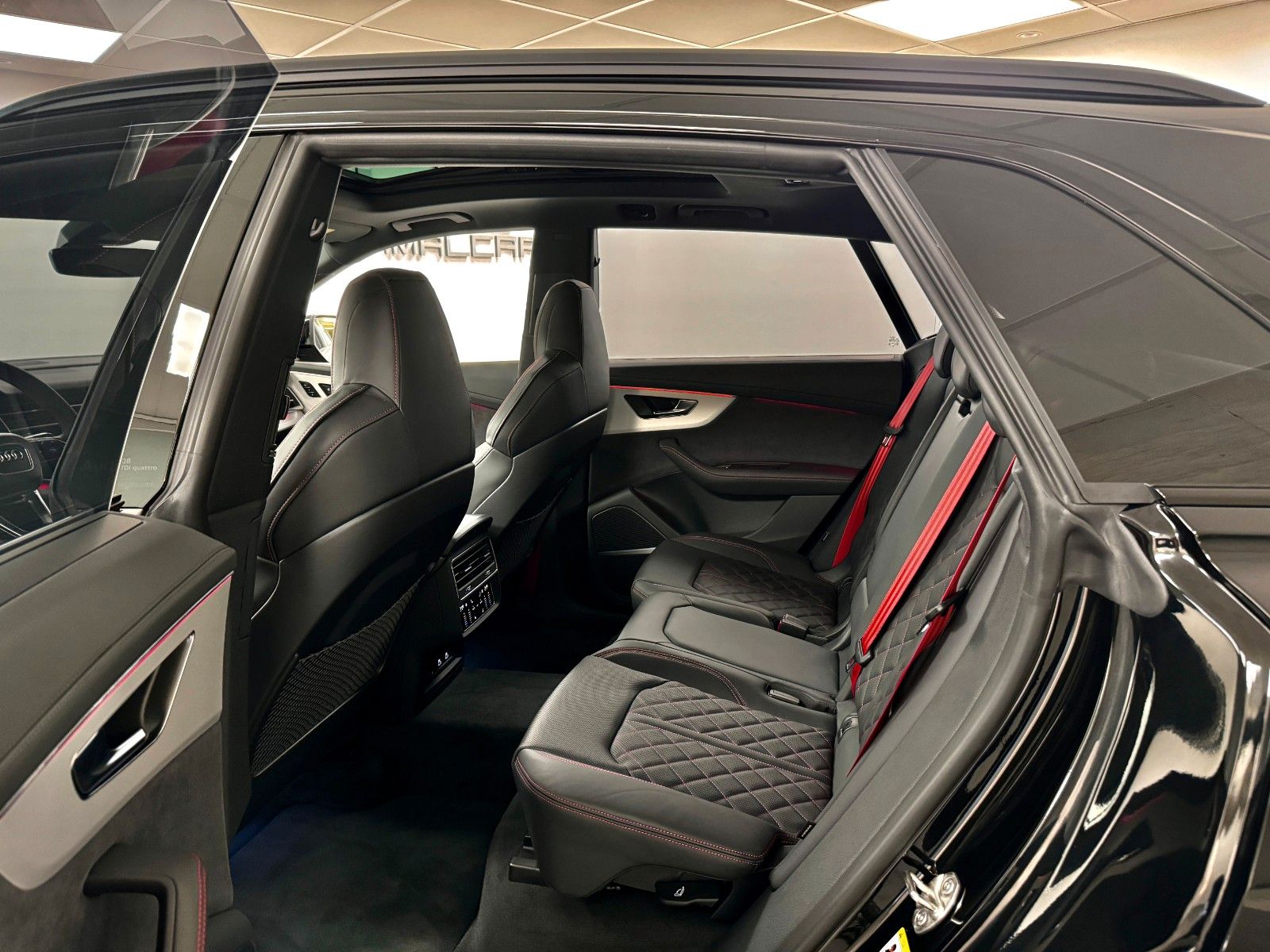 Audi Q8 50 TDi Q S-LINE Black - Samsaru's Car Outlet