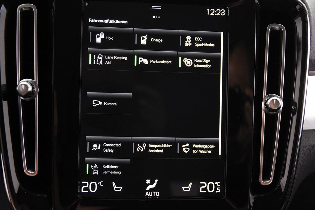 Volvo XC40 T4 Recharge Inscription - Samsaru's Car Outlet