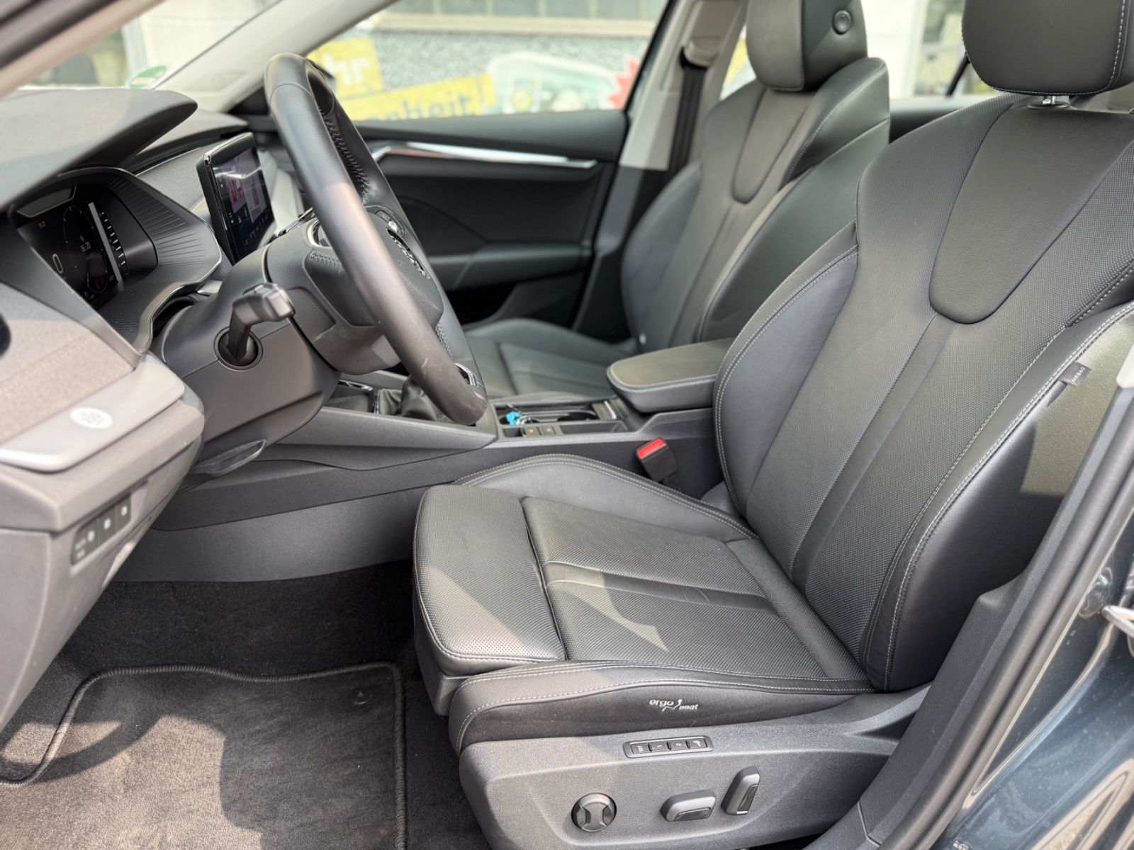 Skoda Octavia Combi 1.5 TSI Style - Samsaru's Car Outlet
