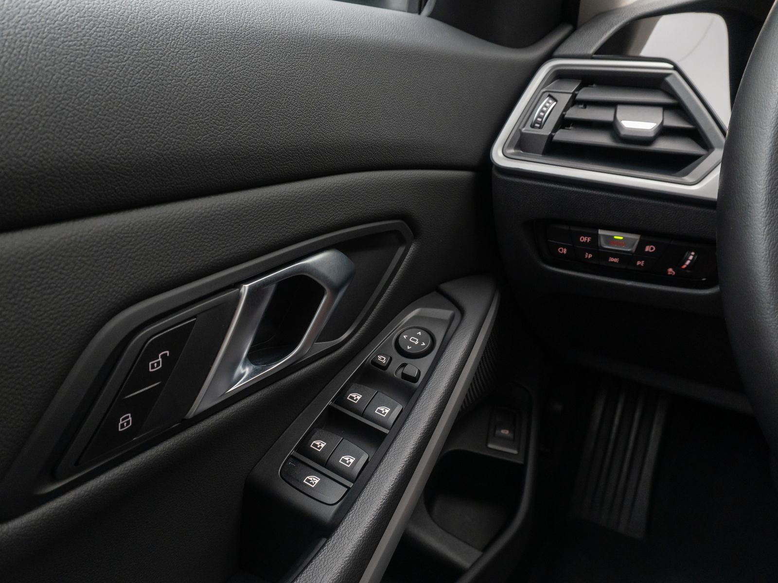 BMW 320i Sport - Samsaru's Car Outlet