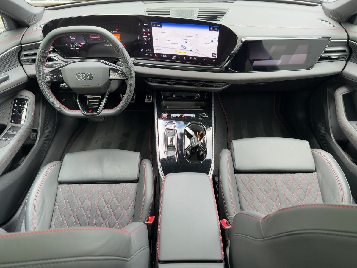 Audi A5 Avant e-hybrid 220kW S-LINE MATRIX+AHK+PANO