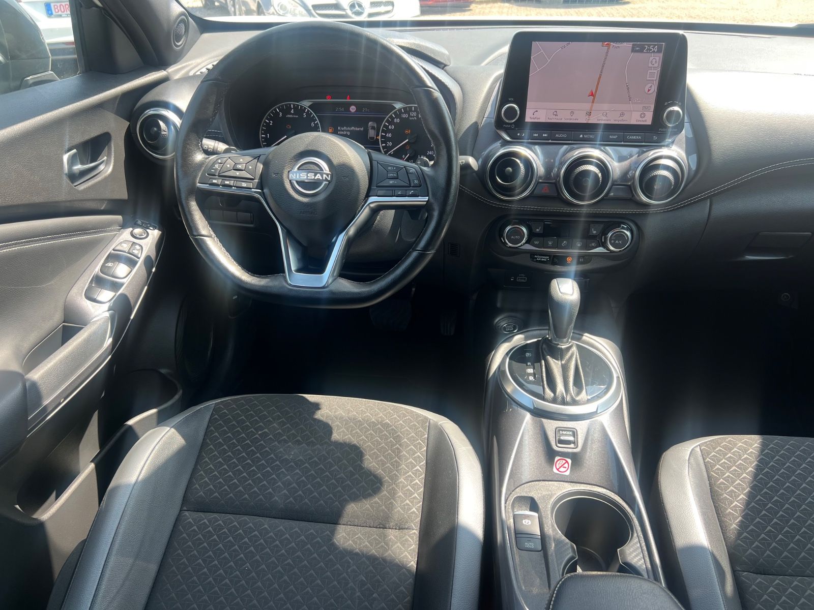 Nissan Juke N-Connecta - Samsaru's Car Outlet