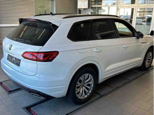 Volkswagen Touareg 3.0 TDI R-Line 4M - Samsaru's Car Outlet