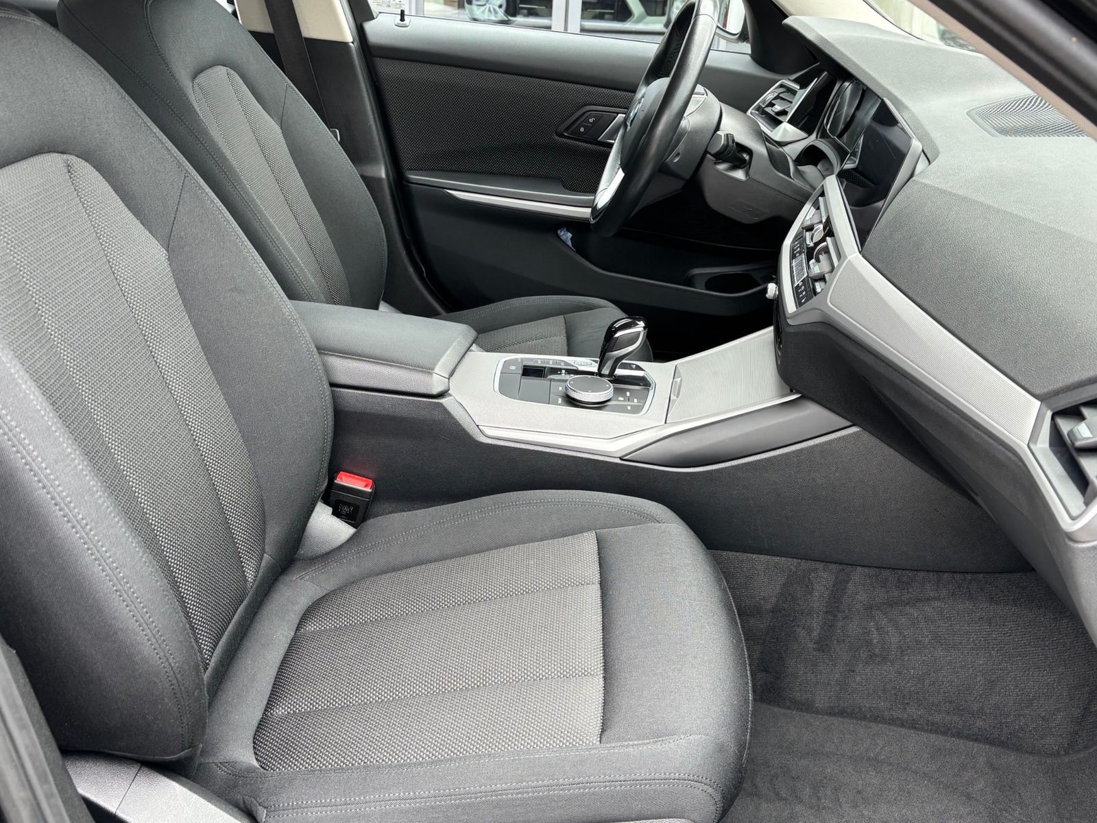 BMW 320d Touring Advantage - Samsaru's Car Outlet