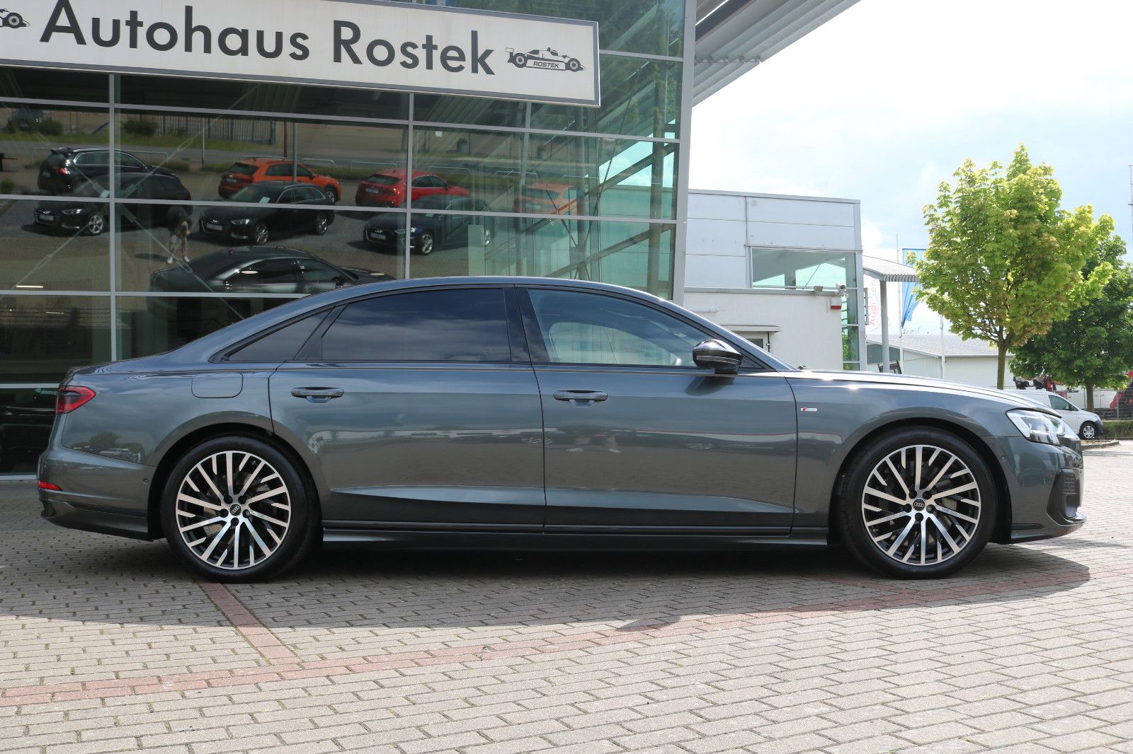 Audi A8 L 60 TFSI e Lang S line - Samsaru's Car Outlet