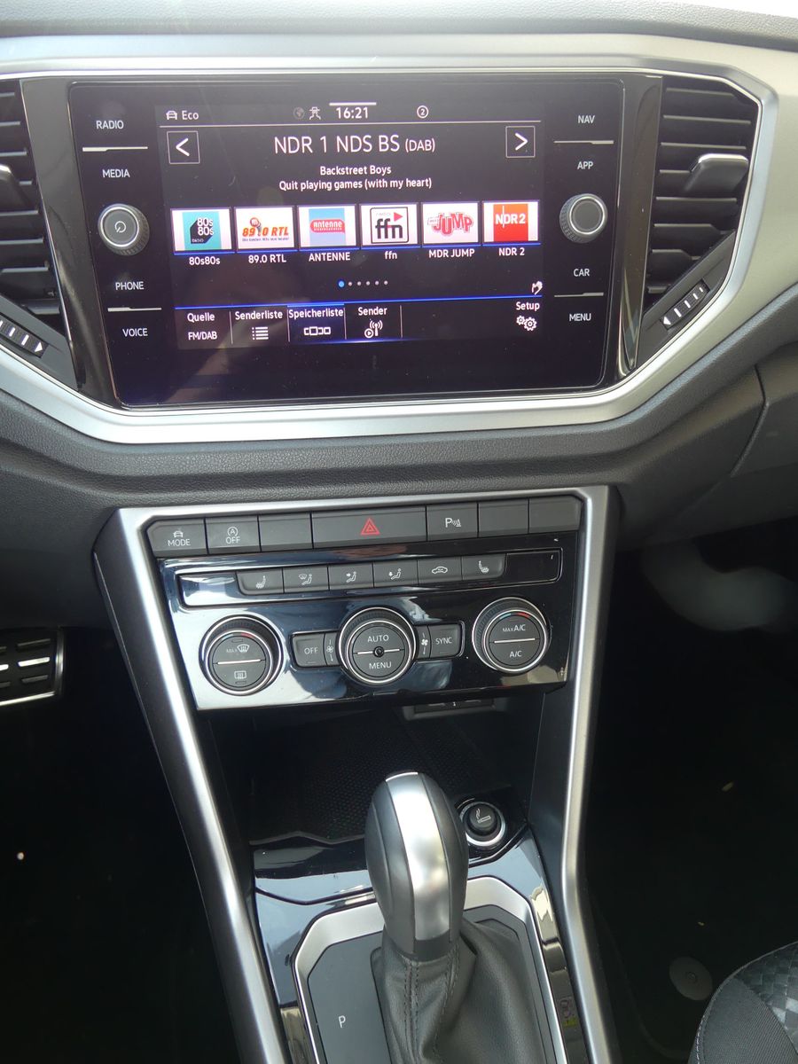 Volkswagen T-Roc 1.5 TSI Active - Samsaru's Car Outlet