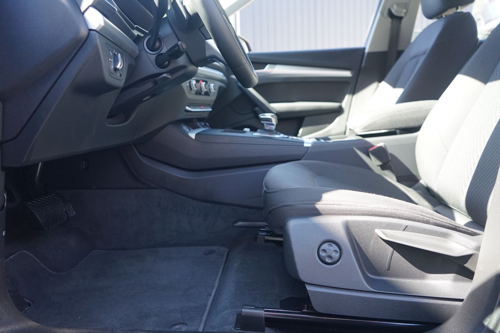 Audi Q5 40 2.0 TDI quattro - Samsaru's Car Outlet