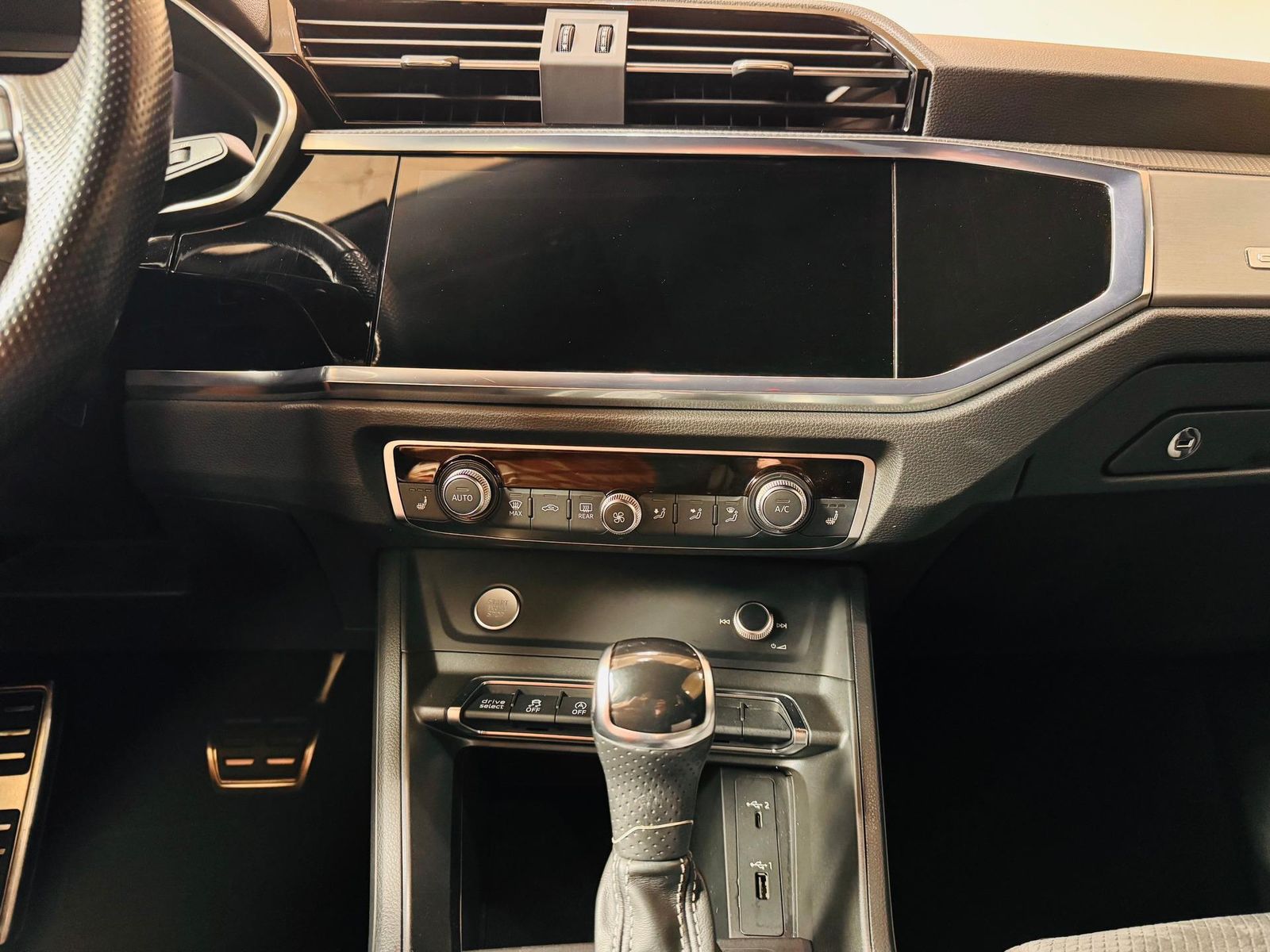 Audi Q3 45 TFSI S line - Samsaru's Car Outlet