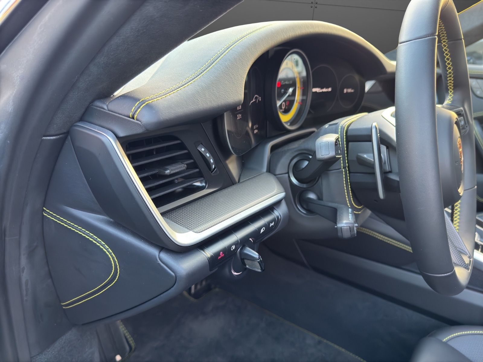 Porsche 911 Turbo S - Samsaru's Car Outlet