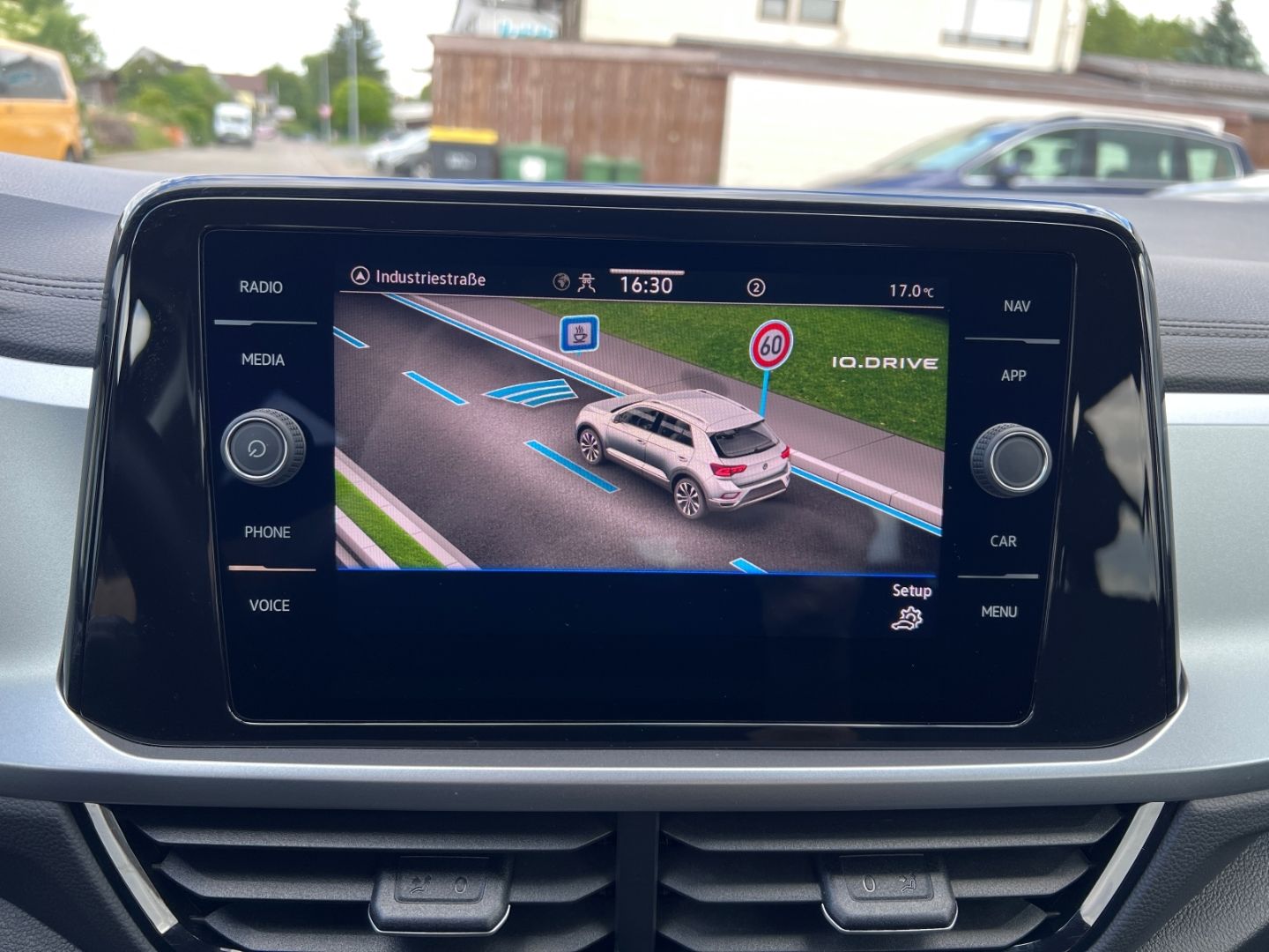 Volkswagen T-Roc 1.0TSI Life - Samsaru's Car Outlet