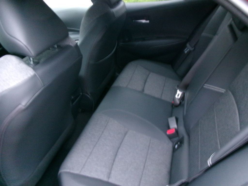 Toyota Corolla 1.8 Hybrid - Samsaru's Car Outlet