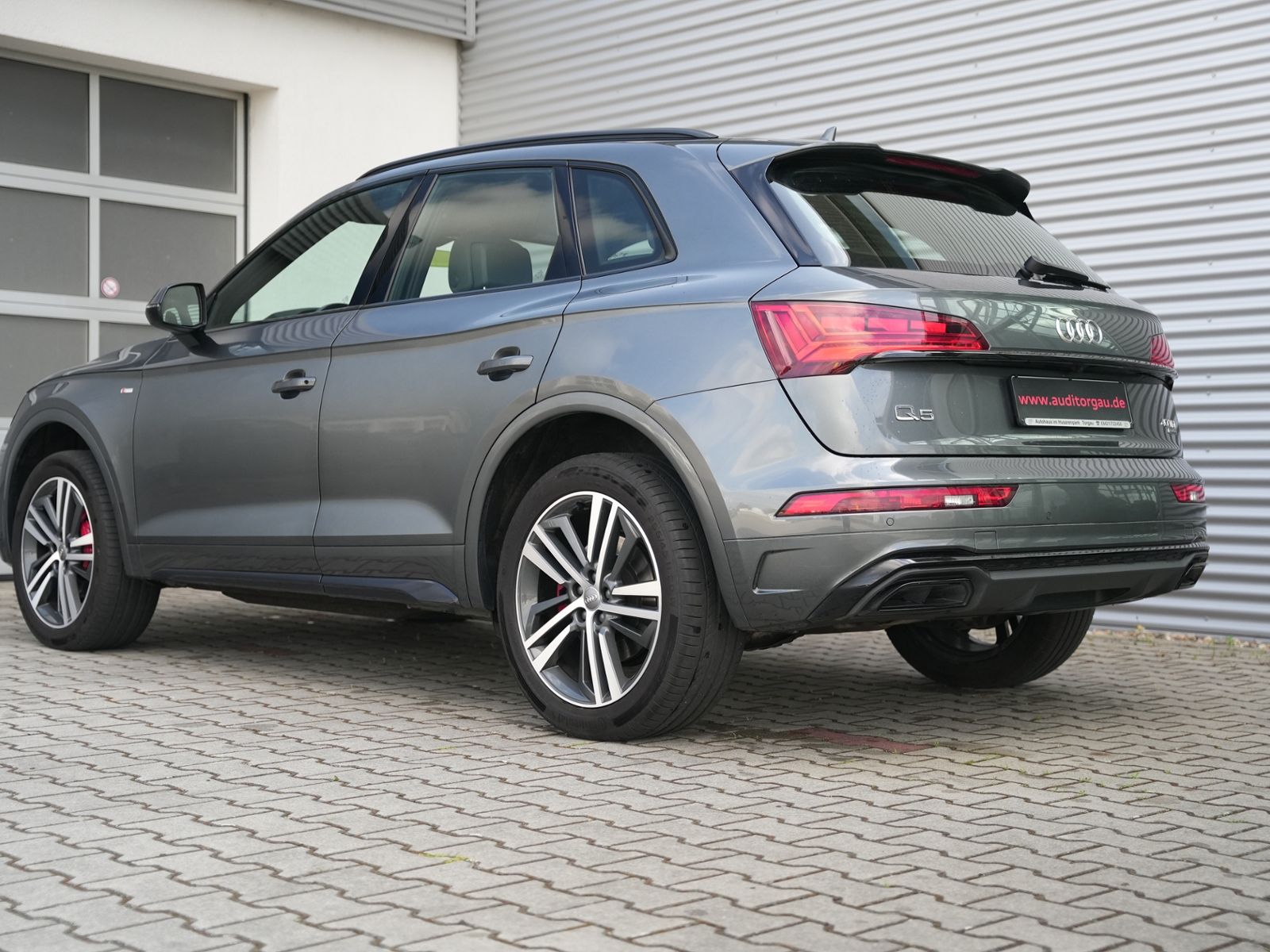 Audi Q5 40 TDI quattro S line - Samsaru's Car Outlet