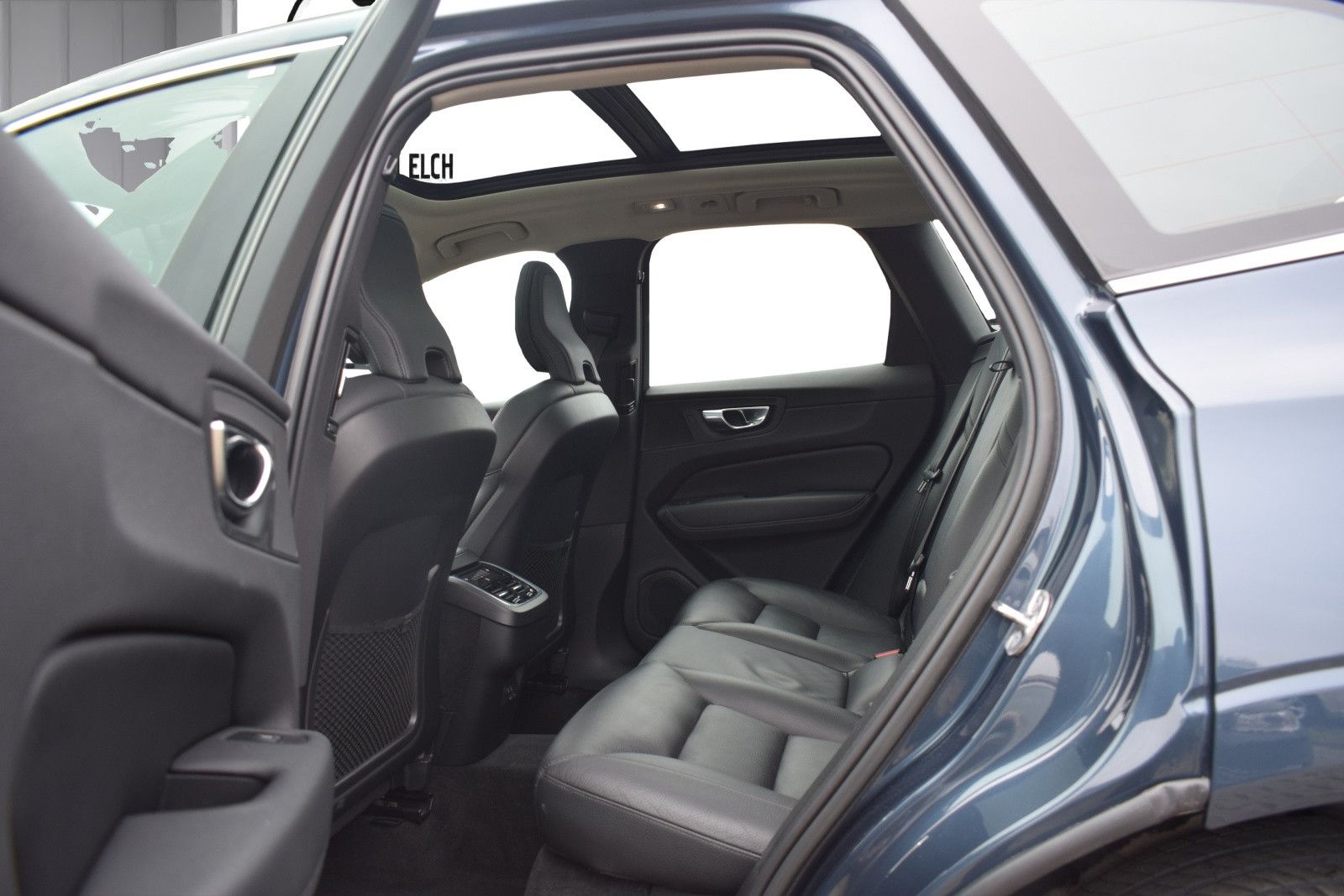 Volvo XC60 Ultimate Bright - Samsaru's Car Outlet
