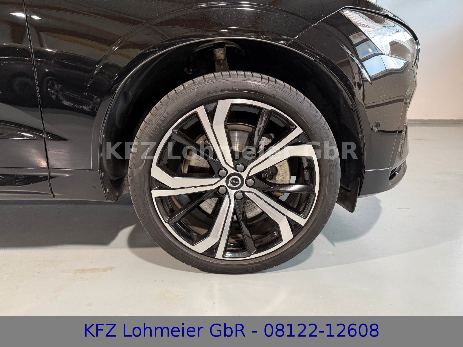 Volvo XC60 R Design Recharge Plug-In Hybrid AWD *Voll*