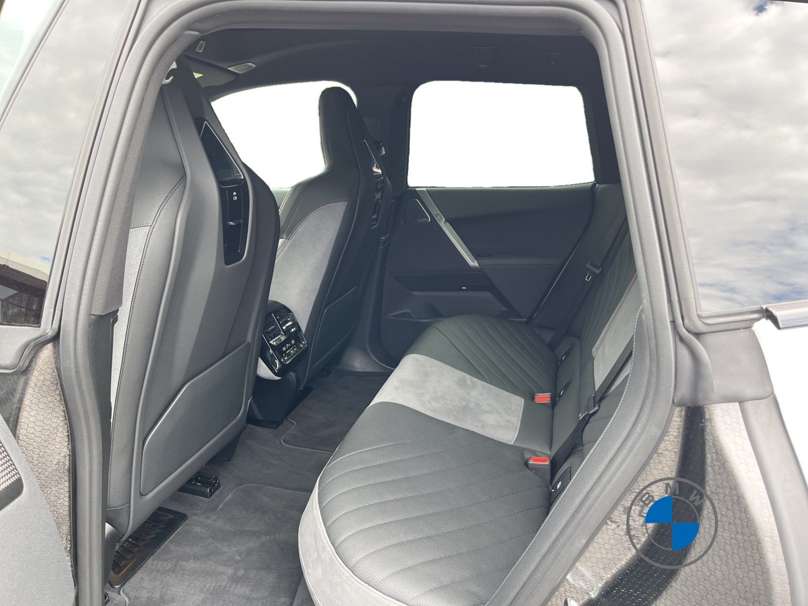 BMW iX M70 xDrive 23" Pano Sky DA/PA Prof. AHK