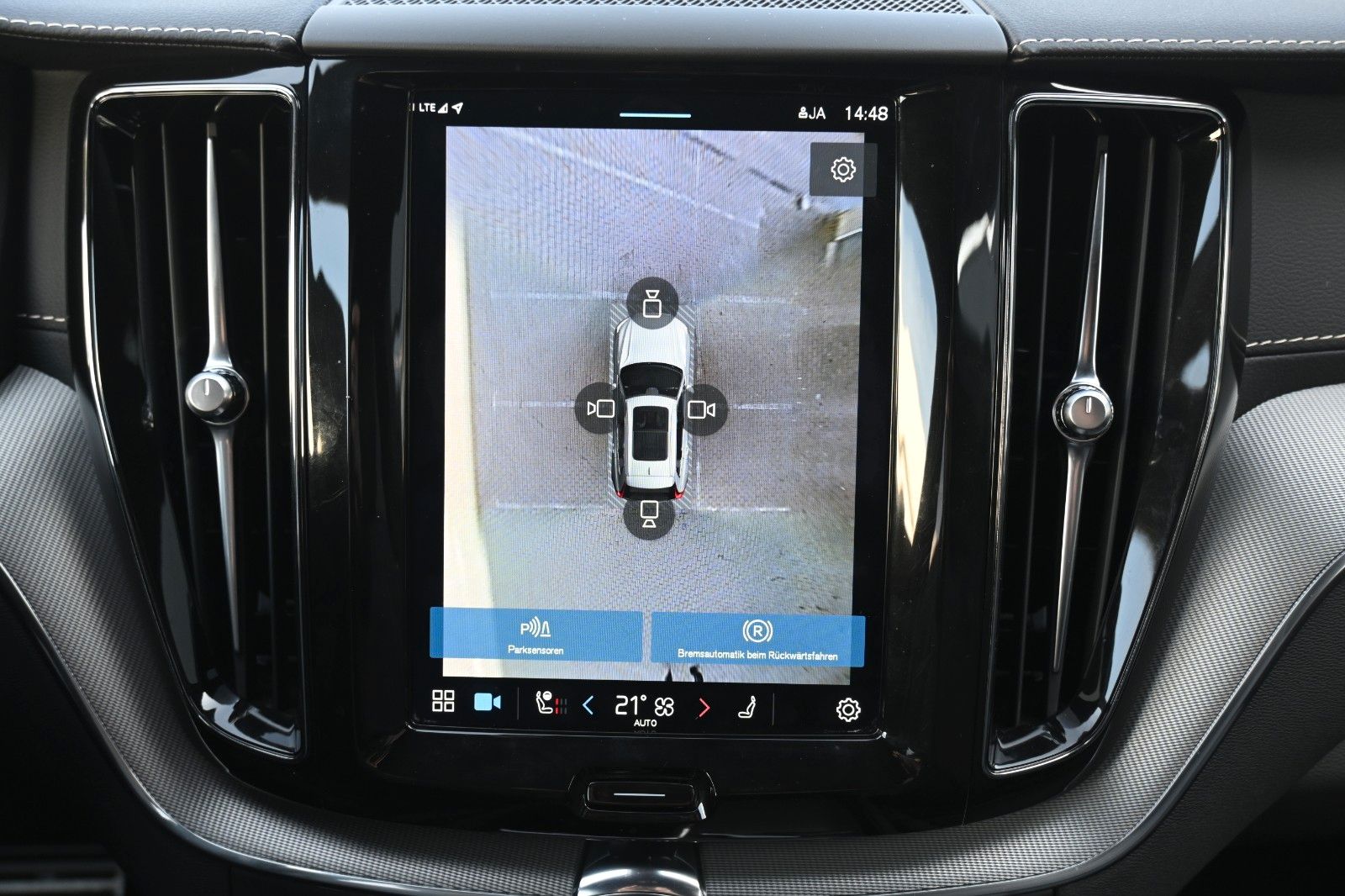 Volvo XC60 B5D AWD R-Design*LUFT*360*H&K*STHZ*HUD*QI